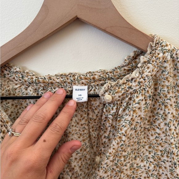 Floral Button-Up Blouse - Picture 2 of 6